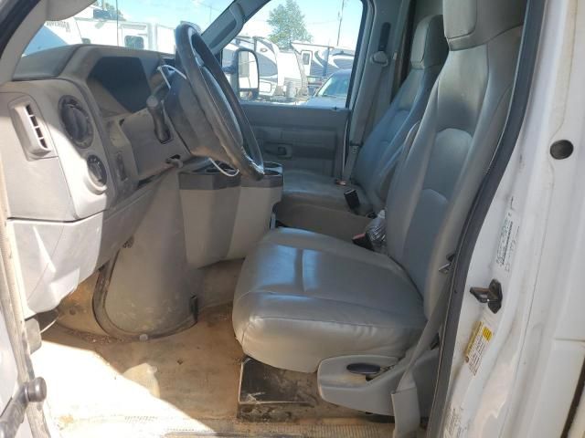 2018 Ford Econoline E450 Super Duty Cutaway Van