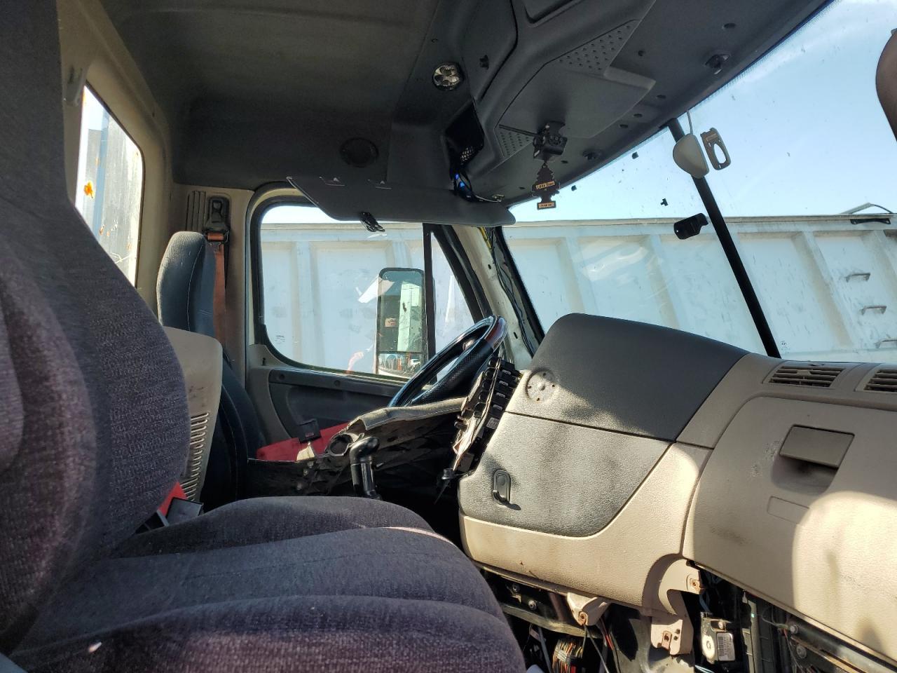 2015 Freightliner Cascadia 125 Semi Truck