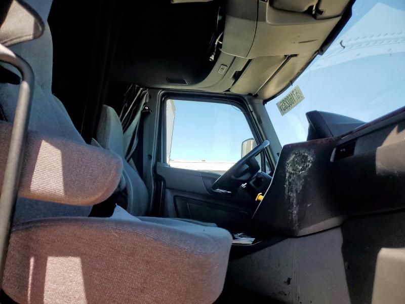 2019 International LT625
