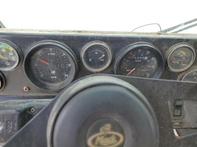 2004 Mack LE600 Refuse Truck