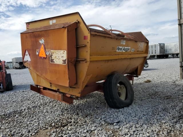 2000 Knight Reel Auggie 3450 Feed Mixer