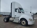 2014 Kenworth T680 Semi Truck