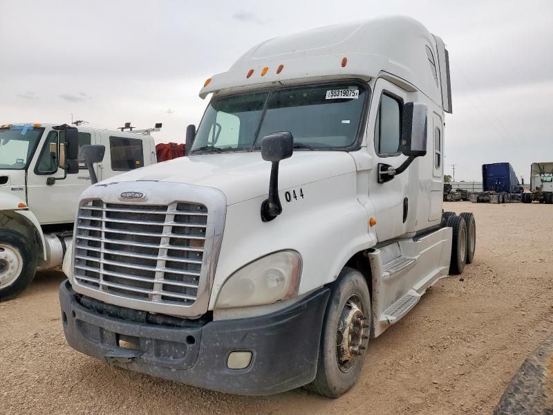2014 Freightliner Cascadia 125 Semi Truck