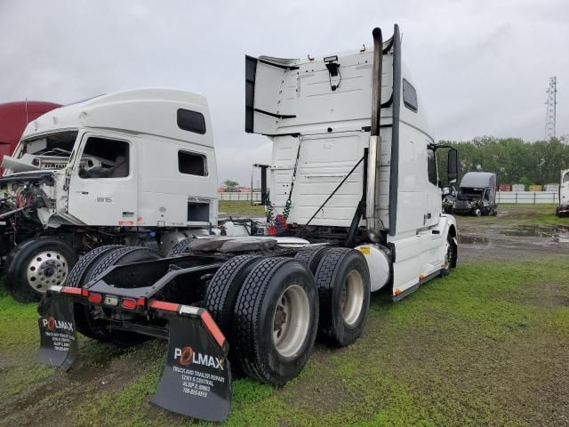 2013 Volvo VNL Semi Truck