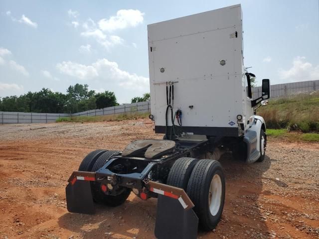 2017 Peterbilt 579 Semi Truck