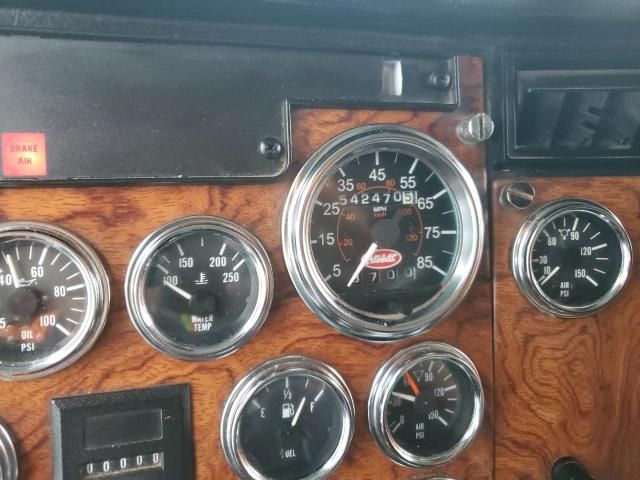 1999 Peterbilt 567 Semi Truck