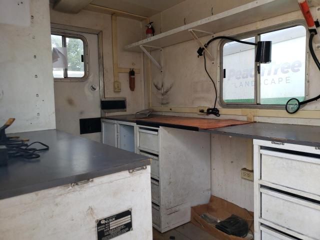 2006 Featherlite Mfg Inc 2006 Featherlite 1627 Fiber Optic Splicing Trailer