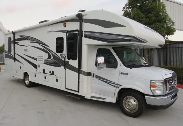 2019 Ford Econoline E450 Super Duty Cutaway Van