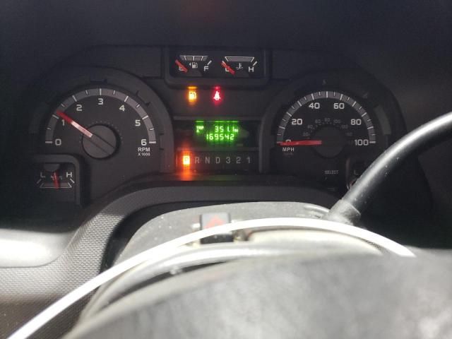 2013 Ford Econoline E450 Super Duty Cutaway Van