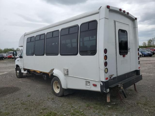 2008 Ford Econoline E450 Super Duty Cutaway Van