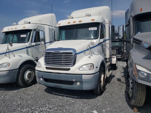 2010 Freightliner Columbia 112 Semi Truck