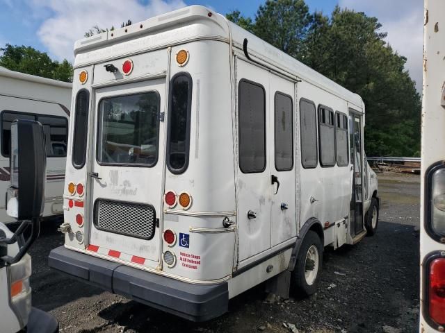2017 Ford Econoline E350 Super Duty Cutaway Van
