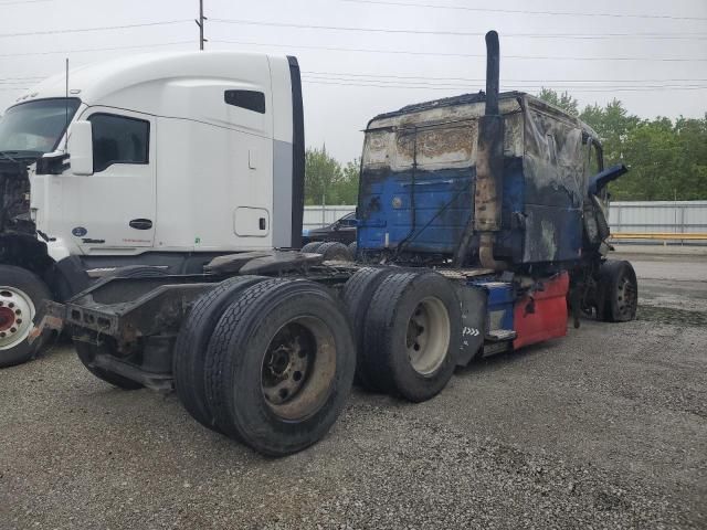 2006 Volvo VNL Semi Truck