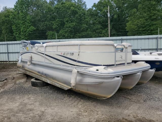 2004 Bennington Marine Boat