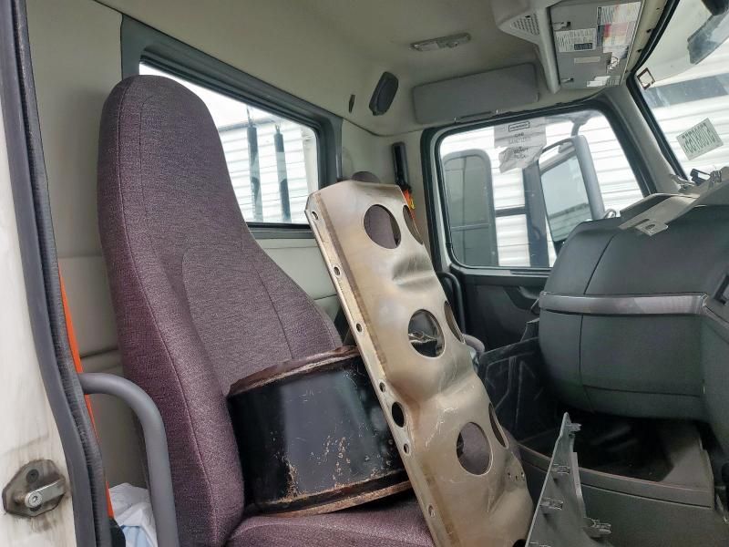 2020 Volvo VNR Semi Truck
