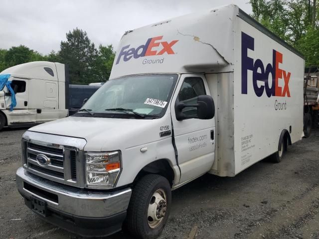 2022 Ford Econoline E450 Super Duty Cutaway Van