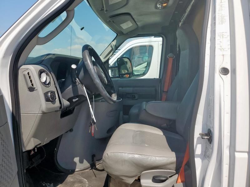 2021 Ford Econoline E350 Super Duty Cutaway Van