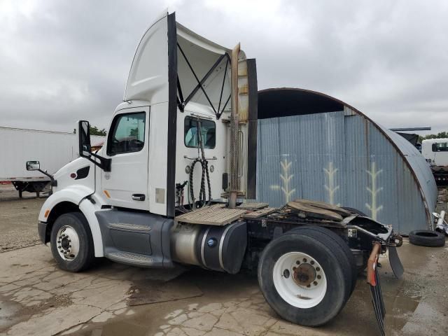 2017 Peterbilt 579 Semi Truck