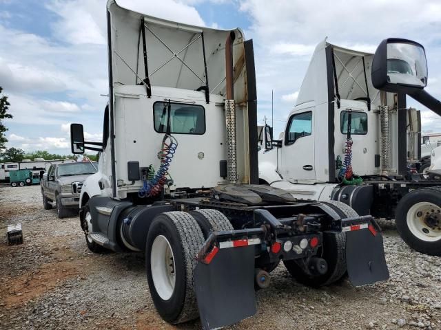 2016 Kenworth T680 Semi Truck