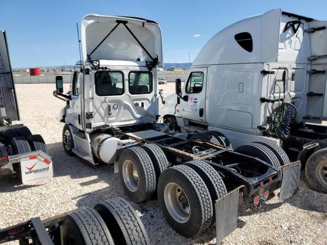 2021 Freightliner Cascadia 116