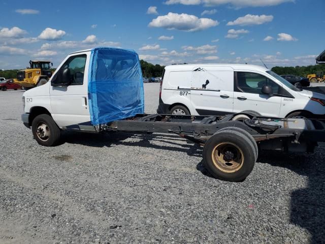 2021 Ford Econoline E450 Super Duty Cutaway Van