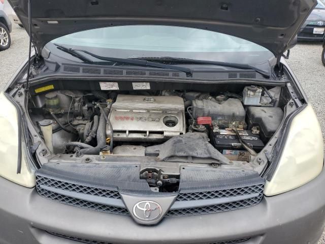 2004 Toyota Sienna CE