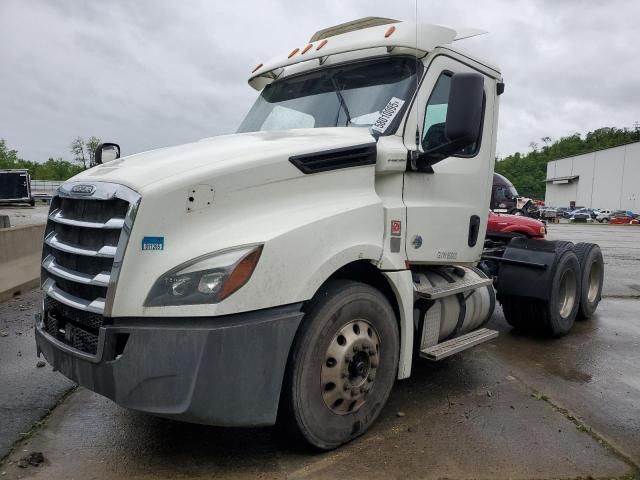 2019 Freightliner Cascadia 126 Semi Truck