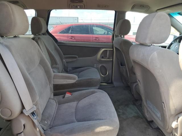 2004 Toyota Sienna CE