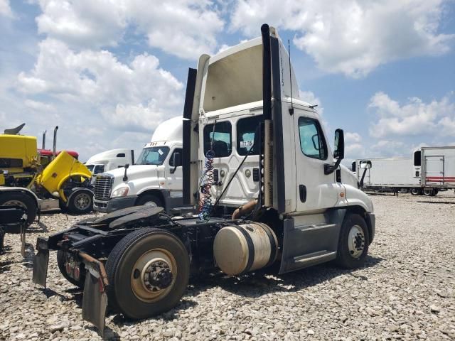 2016 Freightliner Cascadia Semi Truck