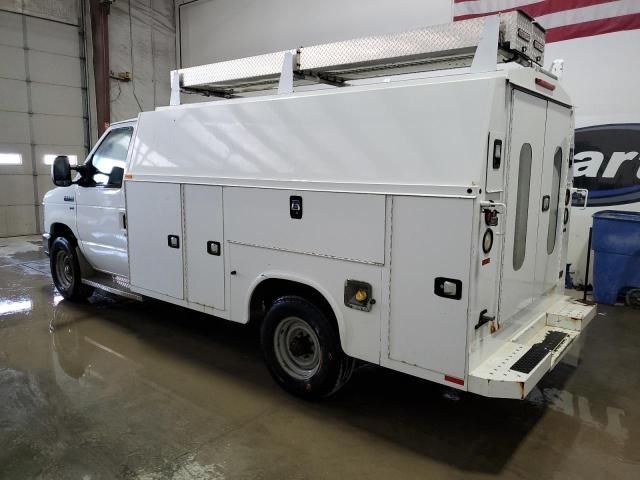 2014 Ford Econoline E350 Super Duty Cutaway Van