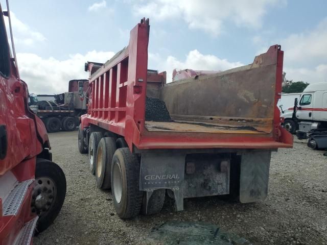1999 International 2000 2674