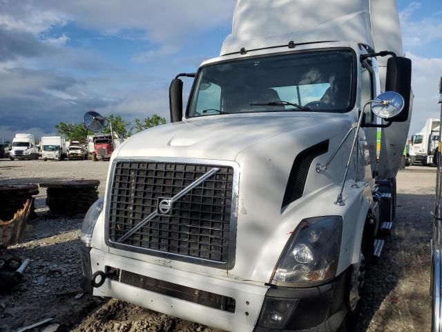 2013 Volvo VNL Semi Truck
