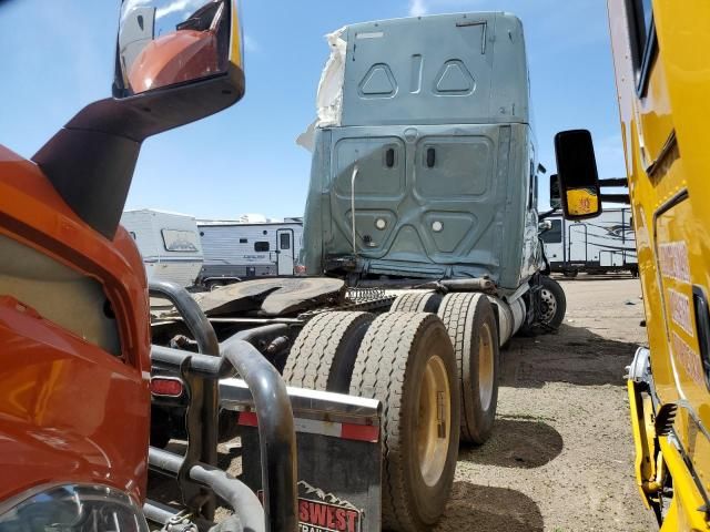 2019 Freightliner Cascadia 126 Semi Truck