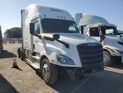 Vehiculos salvage en venta de Copart Bakersfield, CA: 2018 Freightliner Cascadia 126 Semi Truck