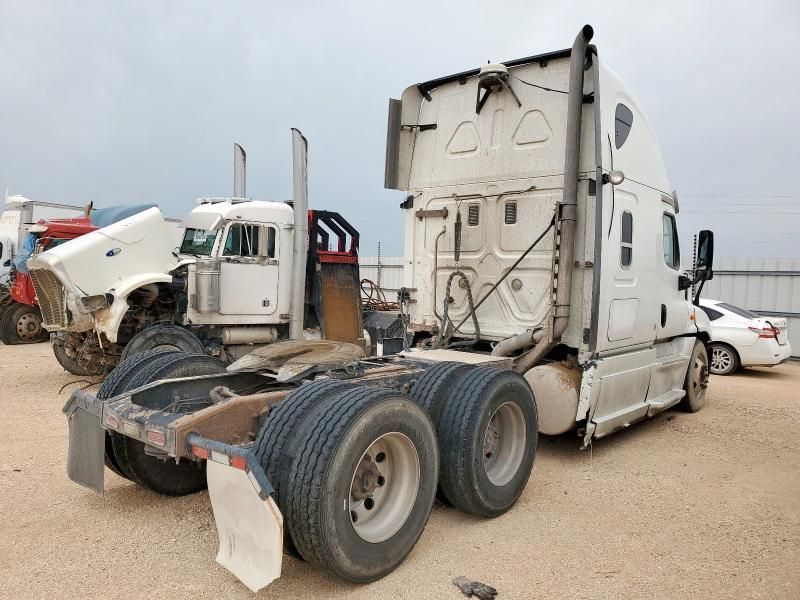 2014 Freightliner Cascadia 125 Semi Truck