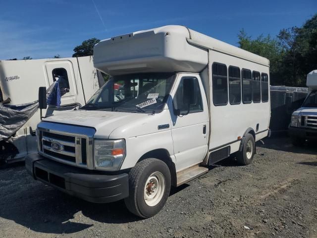 2017 Ford Econoline E350 Super Duty Cutaway Van