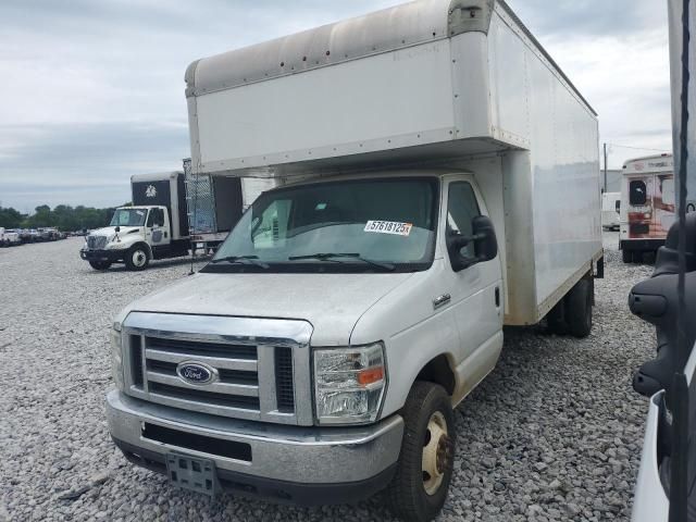 2016 Ford Econoline E450 Super Duty Cutaway Van