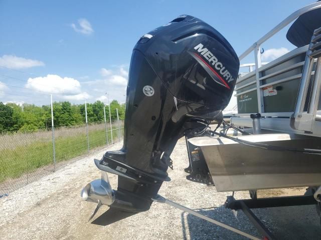 2023 Sun Tracker Partybarge