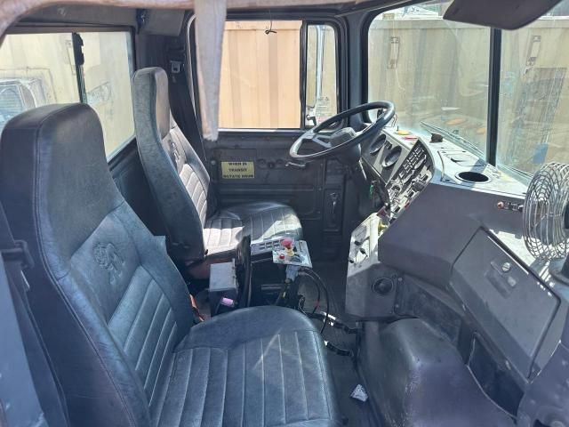 1998 Mack 600 DM600