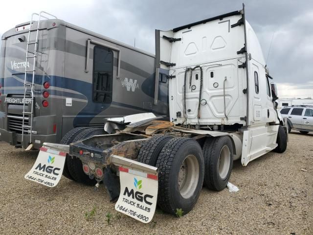 2018 Freightliner Cascadia 126