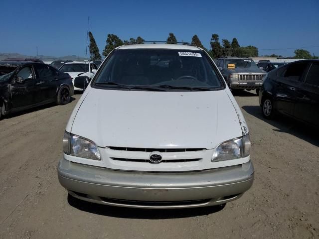 2000 Toyota Sienna LE