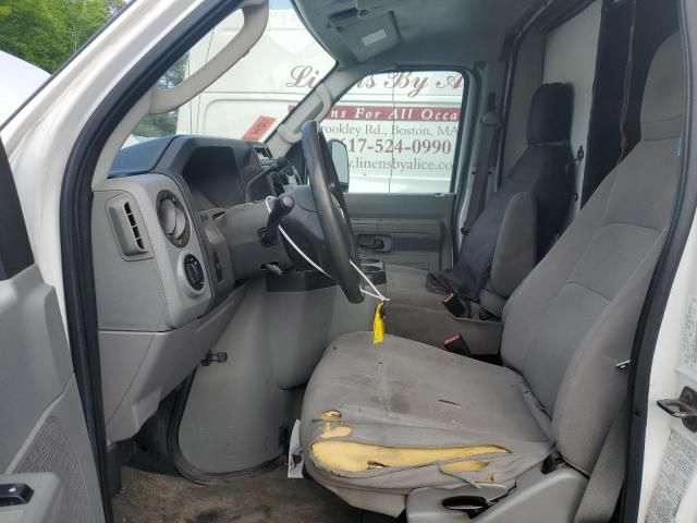 2011 Ford Econoline E350 Super Duty Cutaway Van