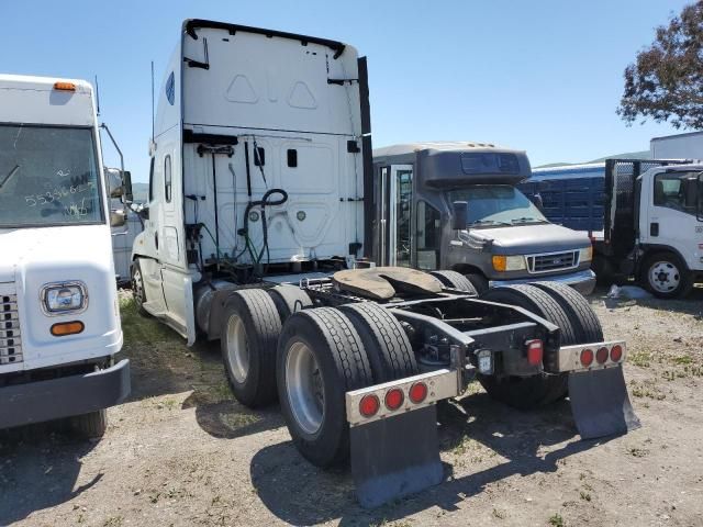 2013 Freightliner Cascadia 125 Semi Truck