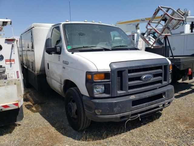 2011 Ford Econoline E450 Super Duty Cutaway Van