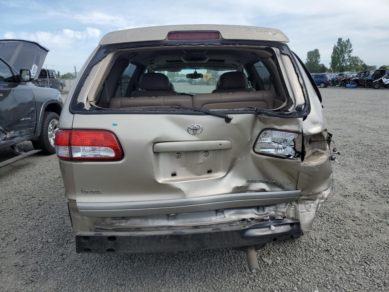 2001 Toyota Sienna le