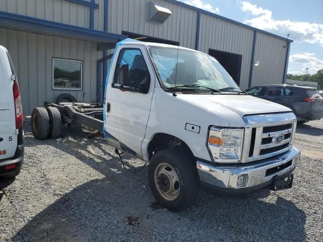 2021 Ford Econoline E450 Super Duty Cutaway Van
