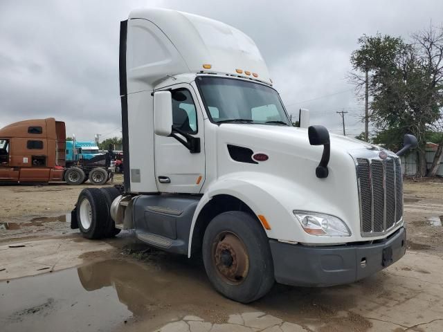 2017 Peterbilt 579 Semi Truck