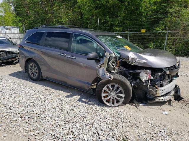 2021 Toyota Sienna xle
