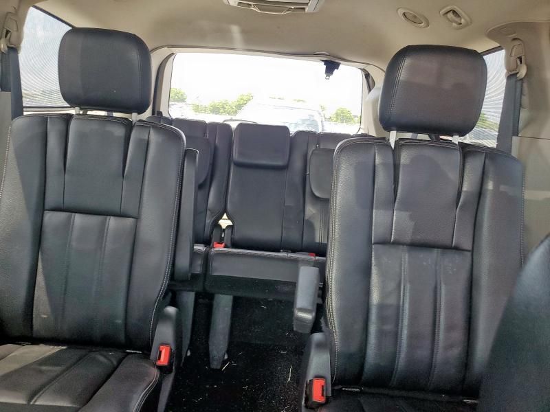 2015 Chrysler Town & Country Touring