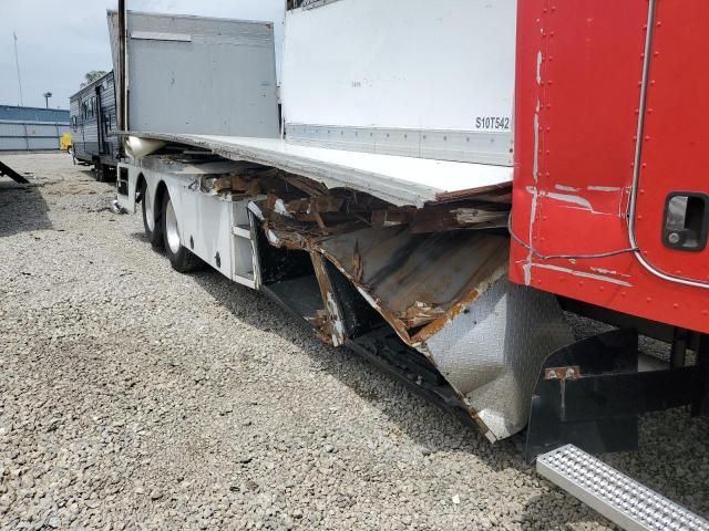 2009 Peterbilt 335 Flatbed Truck